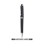 Esferográfica em metal